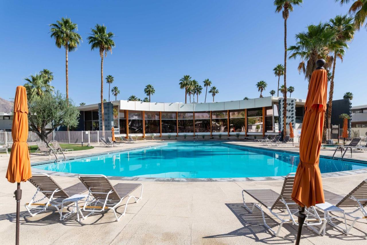 Mid-Century Palm Springs Bungalow With Patio! Exterior photo