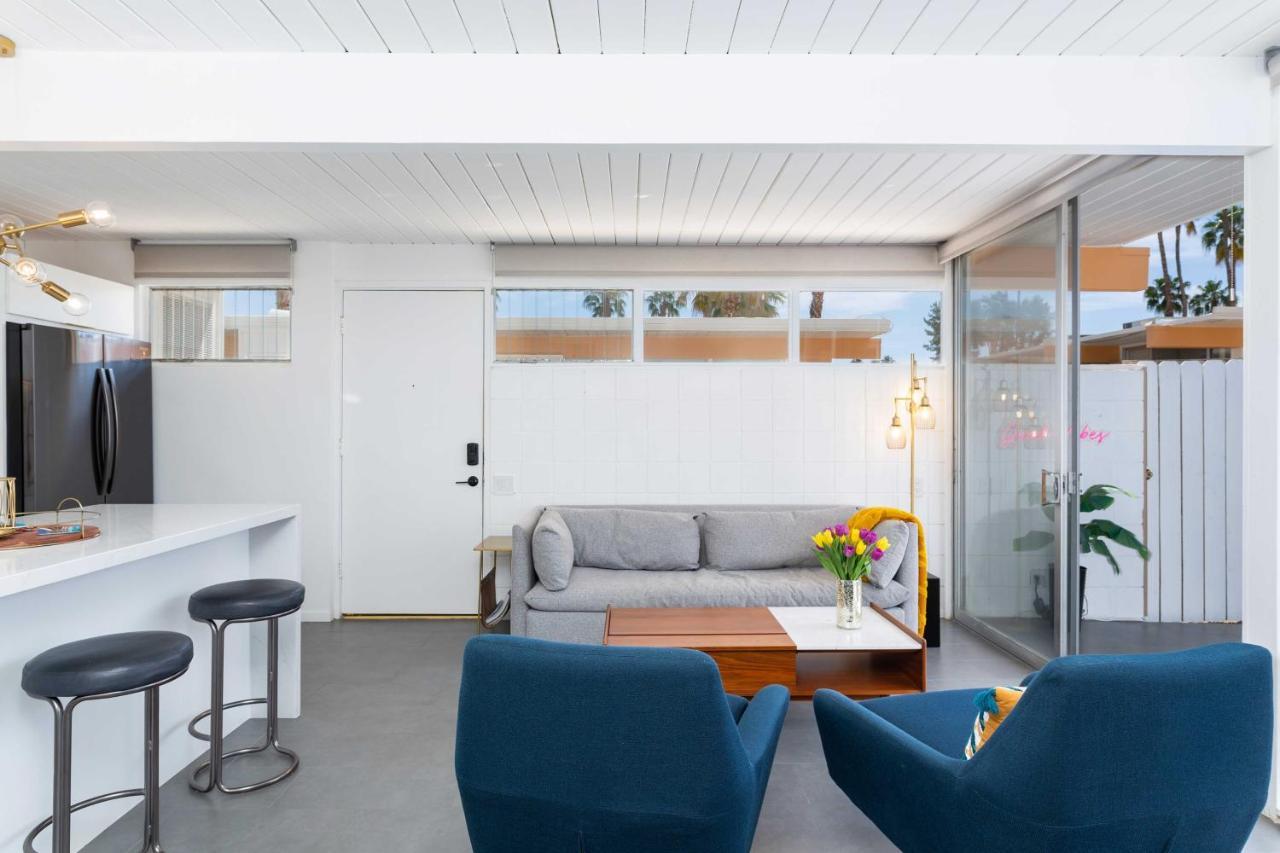 Mid-Century Palm Springs Bungalow With Patio! Exterior photo