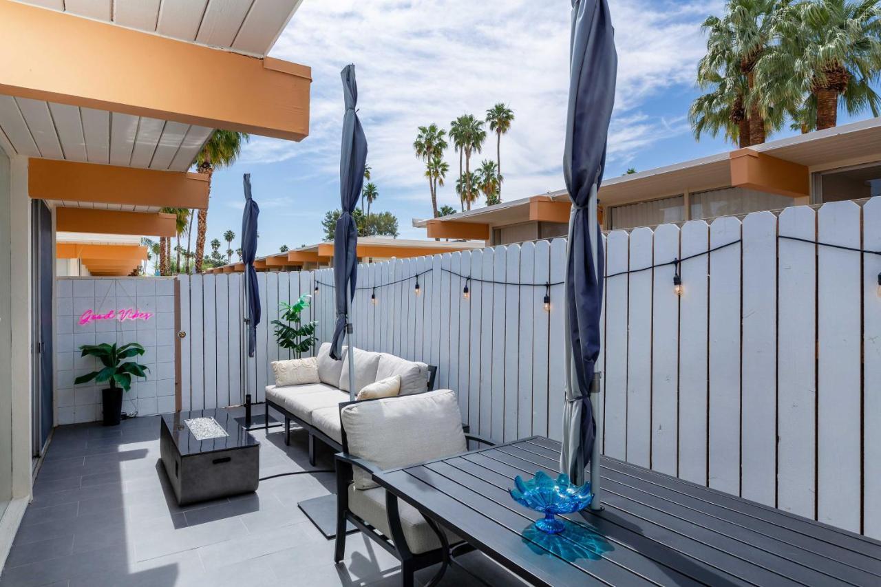Mid-Century Palm Springs Bungalow With Patio! Exterior photo